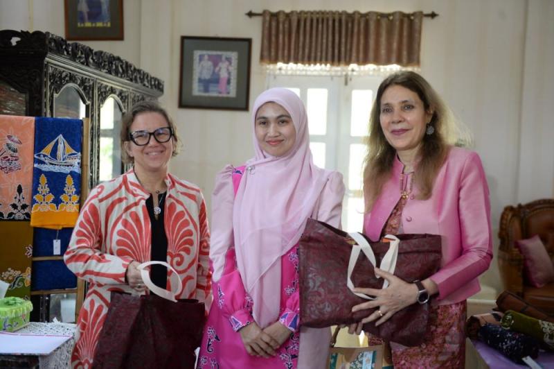 Ketua Dekranasda Riau Perkenalkan Budaya Melayu Pada Perwakilan PBB